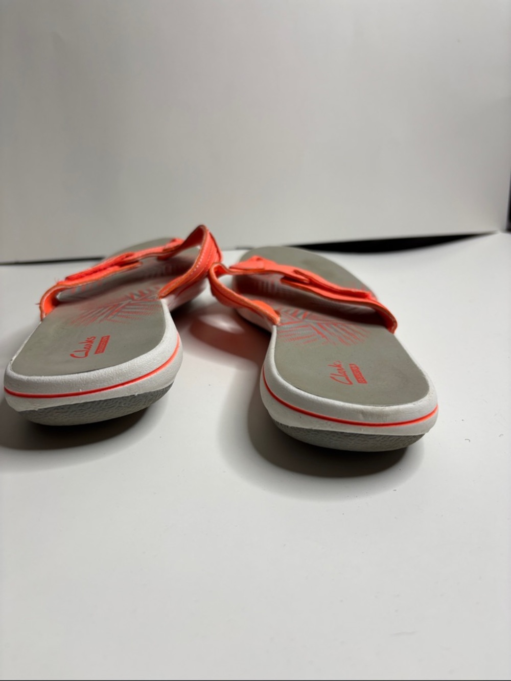 Clarks size 11M Bright Coral Orange Women's Thong Sandals - Picture 6 of 10